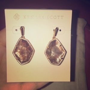 Gorgeous, BRAND NEW Kendra Scott earrings!